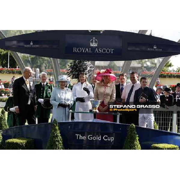the Queen at the giving prize of the Gold Cup won by Johnny Murtagh on Yeats Ascot, 19th june 2008 ph. Stefano Grasso