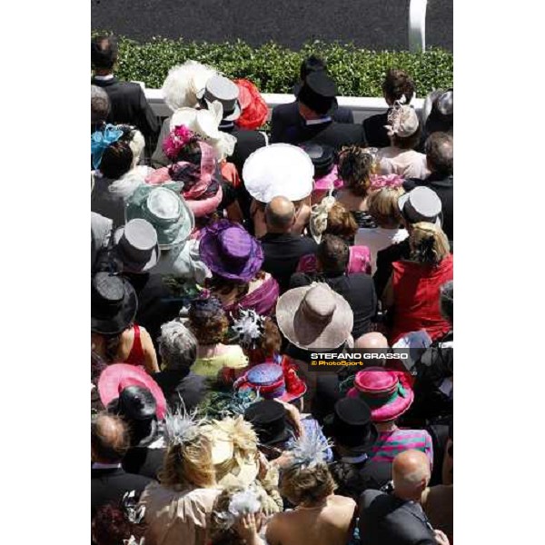 Royal Ascot - Ladies\' Day - racegoers waiting forThe Queen Ascot, 19th june 2008 ph. Stefano Grasso