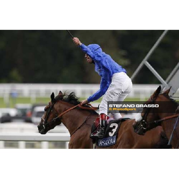 Frankie Dettori on Campanologist celebrates after winning the King Edward VII Stakes Ascot, 4th day, 20th june 2008 ph. Stefano Grasso