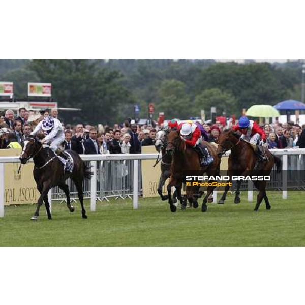 Kevin Manning on Lush Lashes flyes towards the line and goes to win the Coronation Stakes Ascot, 4th day, 20th june 2008 ph. Stefano Grasso