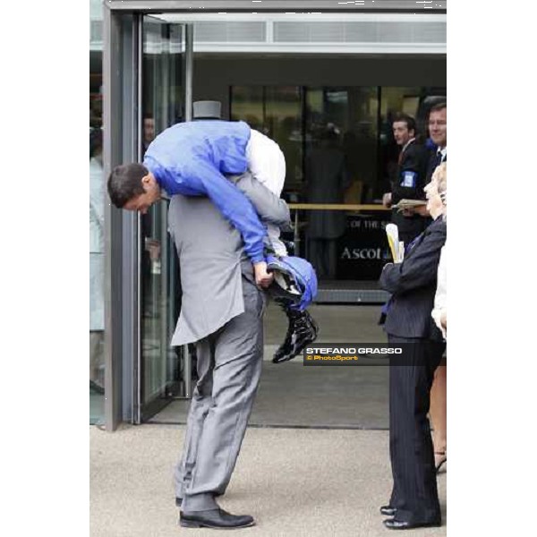 Royal Ascot - 4th day - a friend celebrates Frankie Dettori after the victory in the King Edward VII Stakes Ascot, 20th june 2008 ph. Stefano Grasso