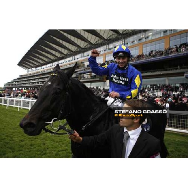 Royal Ascot - 5th day - Seb Sanders on Kingsgate Native celebrates after winning the Gold Jubilee Stakes Ascot, 20th june 2008 ph. Stefano Grasso