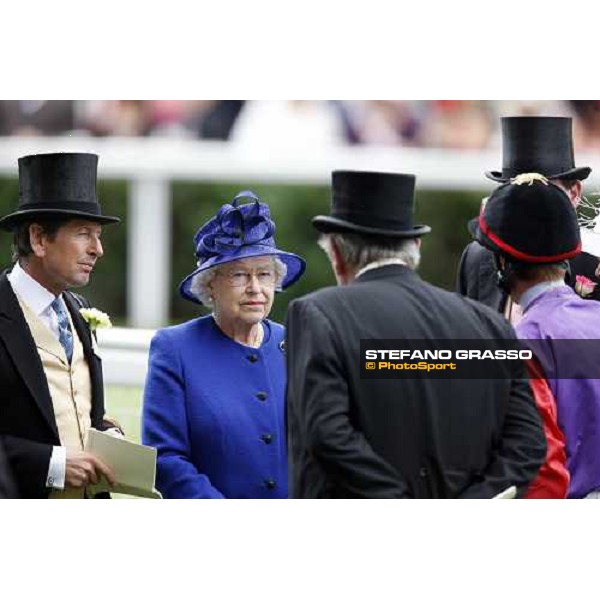 Royal Ascot - 5th day - The Queen with Richard Hannon and Richard Hughes before winning the Chesham Stakes with Free Agent Ascot, 20th june 2008 ph. Stefano Grasso