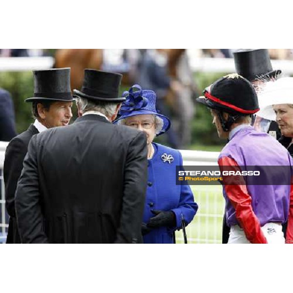 Royal Ascot - 5th day - The Queen with Richard Hannon and Richard Hughes before winning the Chesham Stakes with Free Agent Ascot, 20th june 2008 ph. Stefano Grasso