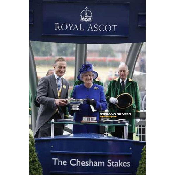 Royal Ascot - 5th day - Her Majesty The Queen receives the trophy as the owner of Free Agent winner of the Chesham Stakes Ascot, 20th june 2008 ph. Stefano Grasso