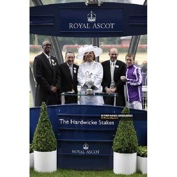 Royal Ascot - 5th day - Edwin Moses present the trophy to the winning connection of Macarthur winners of the Hardwicke Stakes Ascot, 21th june 2008 ph. Stefano Grasso