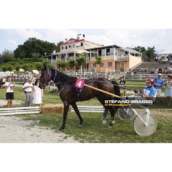 Khavizov Dinar with Angel Sirrius enters in the winner circle after winning the Slovenian leg of Mediterranean Trotting Championship Ljubljana, 6th july 2008 ph. Stefano Grasso