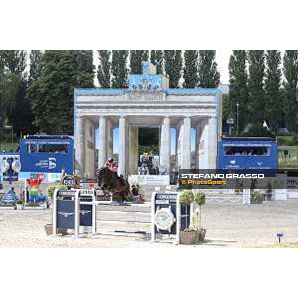 LGCT of Berlin - Class 1 - Romain Duguet (SUI) on Ubiana d\'Albain - Berlin, Sommergarten, 27 July 2018 - ph.Stefano Grasso/LGCT