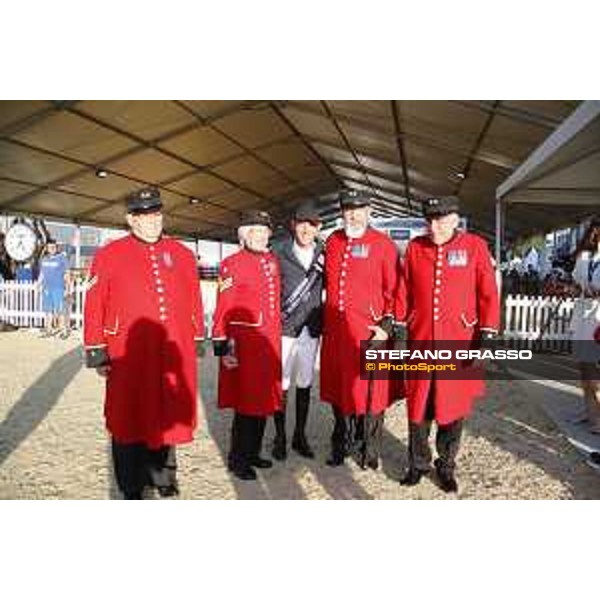 LGCT of London - Prize giving ceremony - Scott Brash and the Chelsea Pensioners - London, Royal Hospital Chelsea, 4 August 2018 - ph.Stefano Grasso/LGCT