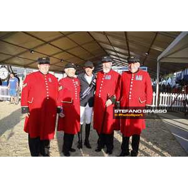 LGCT of London - Prize giving ceremony - Scott Brash and the Chelsea Pensioners - London, Royal Hospital Chelsea, 4 August 2018 - ph.Stefano Grasso/LGCT