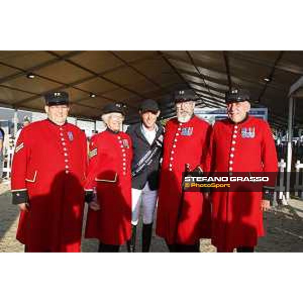LGCT of London - Prize giving ceremony - Scott Brash and the Chelsea Pensioners - London, Royal Hospital Chelsea, 4 August 2018 - ph.Stefano Grasso/LGCT