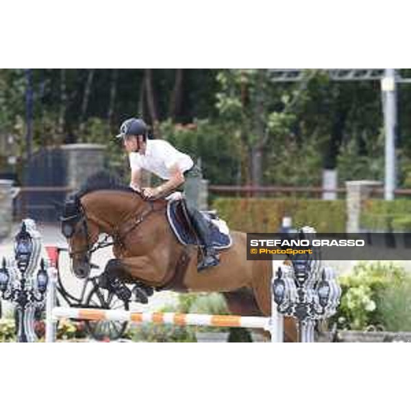 LGCT of Valkenswaard - Warm up - Scott Brash (GBR) on Hello Senator - Valkenswaard, Stal Tops, 9 August 2018 - ph.Stefano Grasso/LGCT