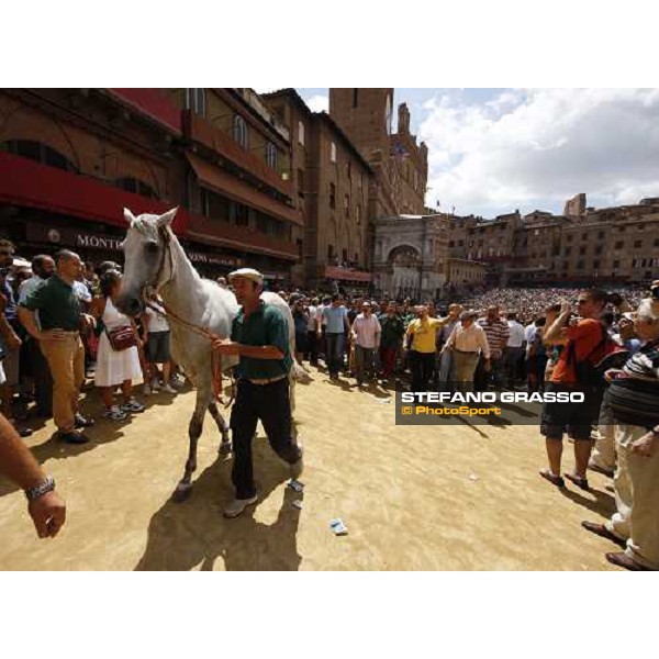 Piazza del Campo - La tratta- Fedora Saura Siena, 13th august 2008 ph. Stefano Grasso