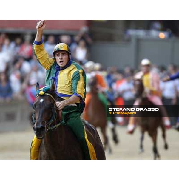 Giuseppe Zedde nicjname Gingillo on Elisir Logudoro wins the Palio di Siena 2008 Siena, 16th august 2008 ph. Stefano Grasso