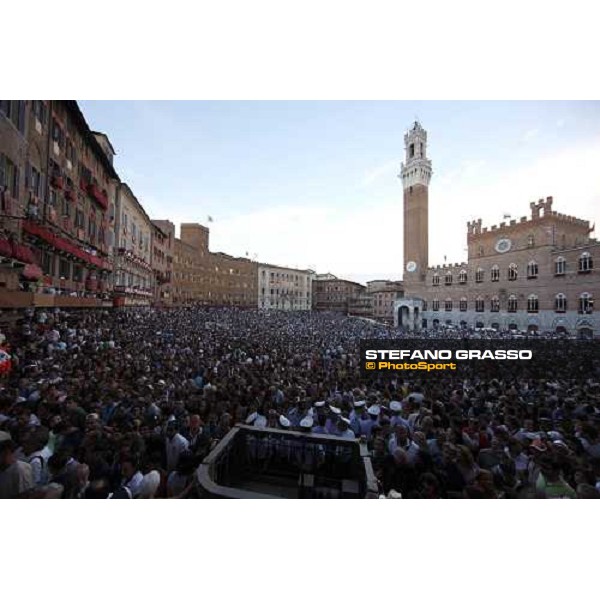 Piazza del Campo after the finish of the Palio dell\' Assunta won by the Contrada del Bruco Siena, 16th august 2008 ph. Stefano Grasso