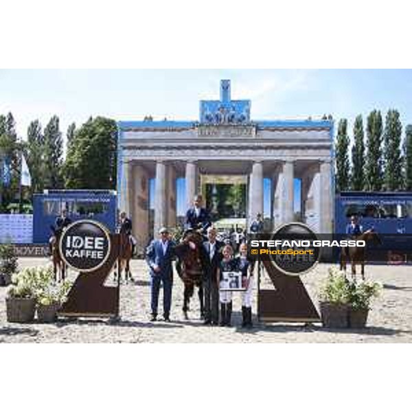 LGCT of Berlin - Class 5 - Prize giving ceremony - Julien Epaillard (FRA) on Safari D\'Auge - Berlin, Sommergarten, 29 July 2018 - ph.Stefano Grasso/LGCT
