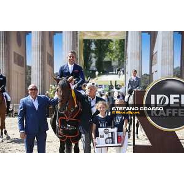 LGCT of Berlin - Class 5 - Prize giving ceremony - Julien Epaillard (FRA) on Safari D\'Auge - Berlin, Sommergarten, 29 July 2018 - ph.Stefano Grasso/LGCT