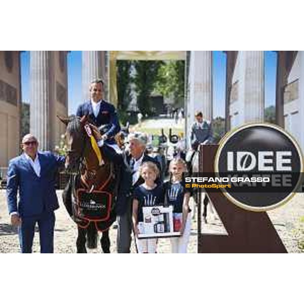 LGCT of Berlin - Class 5 - Prize giving ceremony - Julien Epaillard (FRA) on Safari D\'Auge - Berlin, Sommergarten, 29 July 2018 - ph.Stefano Grasso/LGCT