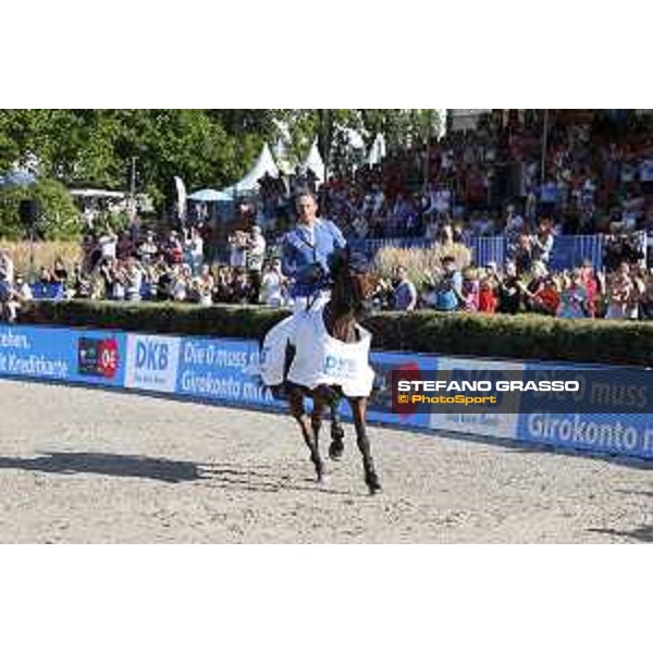 LGCT of Berlin - Class 6 - Prize giving ceremony - Christian Ahlmann (GER) on Ailina - Berlin, Sommergarten, 29 July 2018 - ph.Stefano Grasso/LGCT