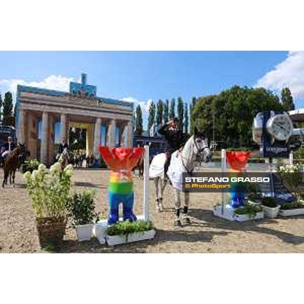 LGCT of Berlin - Class 1 - Prize giving ceremony - Emanuele Gaudiano on Caspar - Berlin, Sommergarten, 27 July 2018 - ph.Stefano Grasso/LGCT