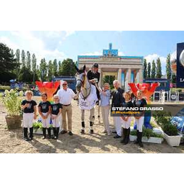 LGCT of Berlin - Class 1 - Prize giving ceremony - Emanuele Gaudiano on Caspar - Berlin, Sommergarten, 27 July 2018 - ph.Stefano Grasso/LGCT