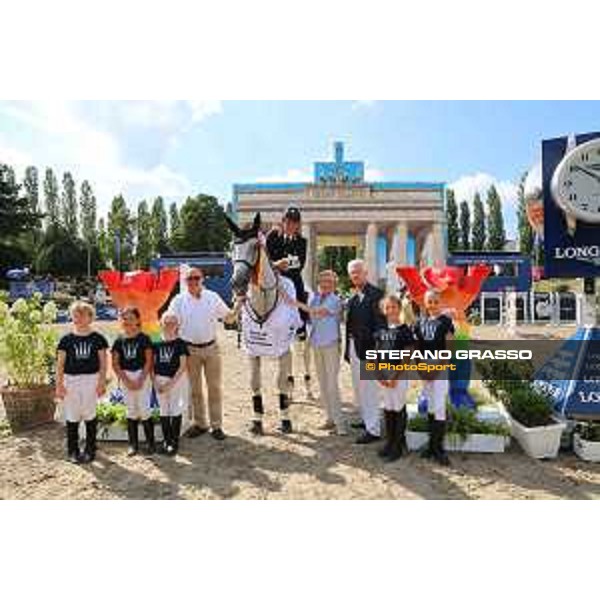 LGCT of Berlin - Class 1 - Prize giving ceremony - Emanuele Gaudiano on Caspar - Berlin, Sommergarten, 27 July 2018 - ph.Stefano Grasso/LGCT