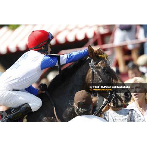 a shower after winning the race Saratoga, 23rd august 2008 ph. Stefano Grasso