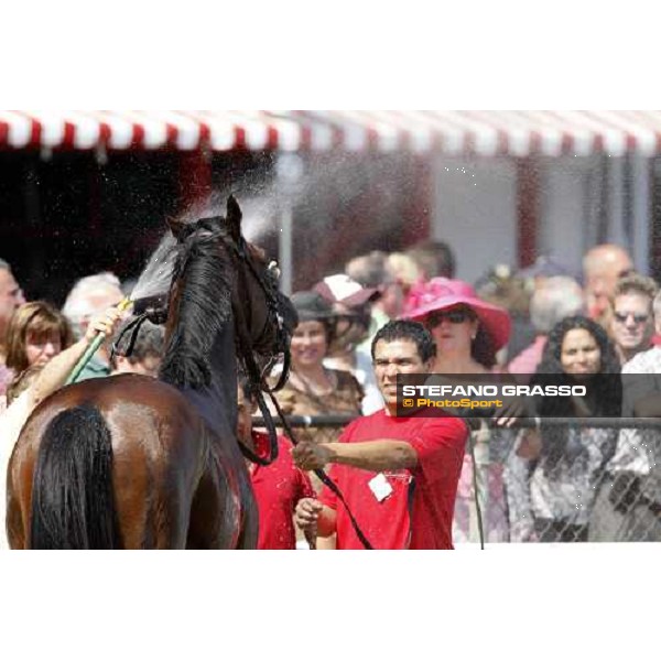 a shower after the race Saratoga, 23rd august 2008 ph. Stefano Grasso