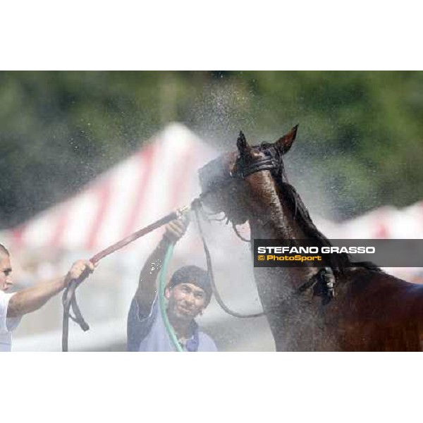 a shower after the race at Saratoga racetrack Saratoga, 22nd august 2008 ph. Stefano Grasso