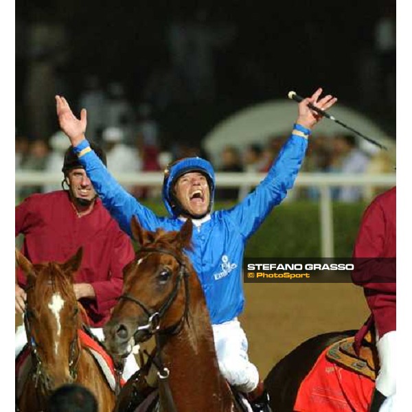 \'Frankie Dettori exulting after winning Dubai World cup 2003 NAd El Sheba race track Dubai march 29 2003-ph.Stefano Grasso\' 