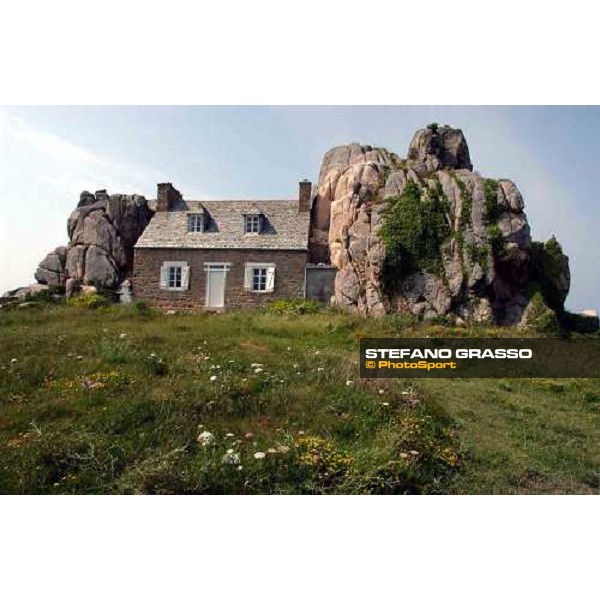 Plougrescant - North Bretagne - The house in the stone 8th june 2004 ph. Stefano Grasso