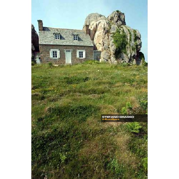 Plougrescant - North Bretagne - The house in the stone 8th june 2004 ph. Stefano Grasso