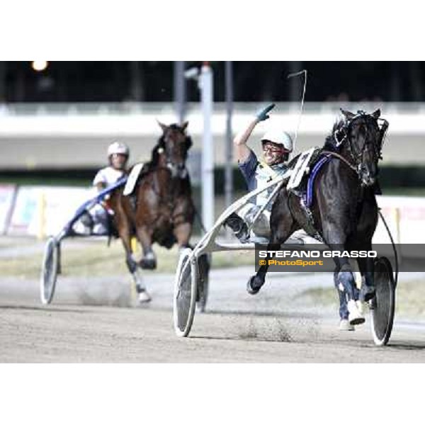 Enrico Bellei triumphs with Ghiaccio del Nordon the post of the Campionato Europeo Cesena, 6th september 2008 ph. Stefano Grasso