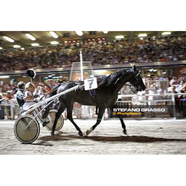 Enrico Bellei with his sons and Ghiaccio del Nord parades after winning the Campionato Europeo Cesena, 6th september 2008 ph. Stefano Grasso