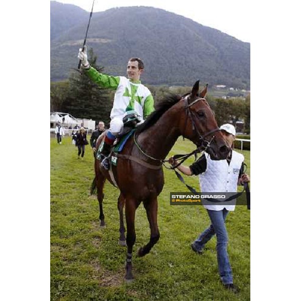 Raffaele Romano on Sharstar after winning the 69.¡ Gran Premio Merano Forst Merano, 28th sep. 2008 ph. Stefano Grasso