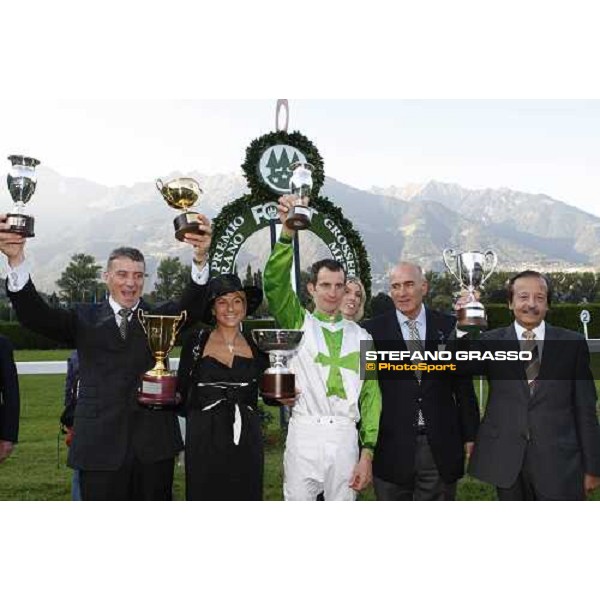 giving price for Sharstar\'s connection winners of the 69.¡ Gran Premio Merano Forst Merano, 28th sep. 2008 ph. Stefano Grasso