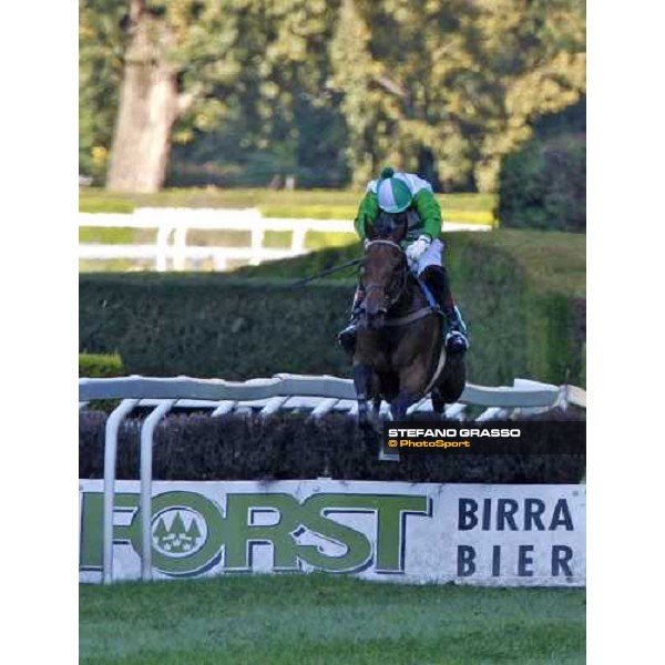 Raffaele Romano on Sharstar jumps the last fence and goes to win the 69.¡ Gran Premio Merano Forst followed by L\' As de Pembo Merano, 28th sep. 2008 ph. Stefano Grasso