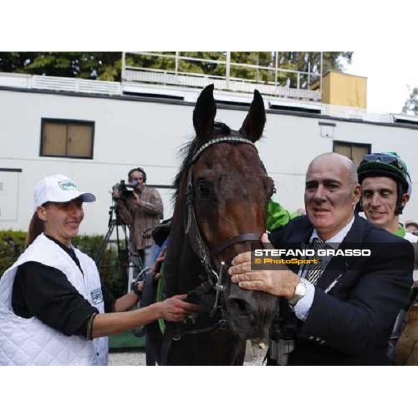 Sharstar and his owner Rodolfo Casieri with Raffaele Romano in the winner circle after winning the 69.¡ Gran Premio Merano Forst Merano, 28th sep. 2008 ph. Stefano Grasso