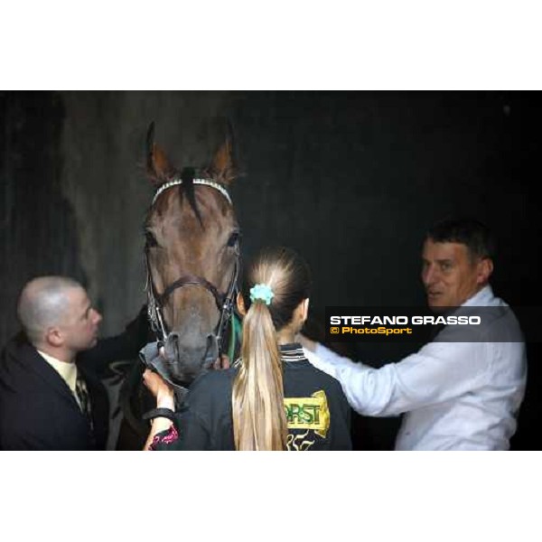 Paolo Favero with his team prepares Sharstar before winning the 69¡ Gran Premio Merano Forst Merano, 28th sep. 2008 ph. Stefano Grasso