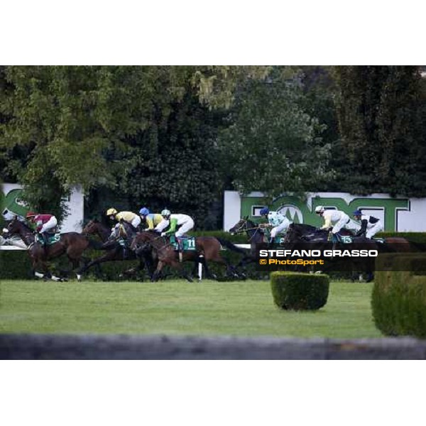 Sharstar (11) in fourth place after the start of the 69¡ Gran Premio Merano Forst Merano, 28th sep. 2008 ph. Stefano Grasso