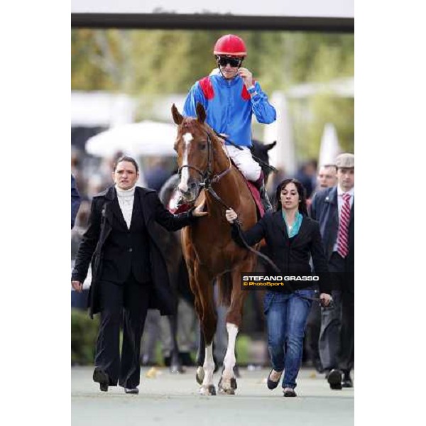 Christophe Soumillon on Bannaby enters the track before winning the Qatar Prix du Cadran Paris Longchamp, 4th oct. 2008 ph. Stefano Grasso