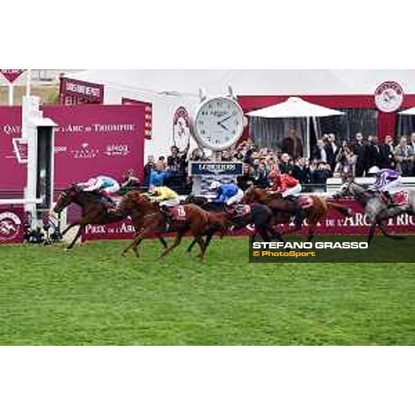 07.10.2018, Paris, FRA, FRANKREICH - Royal Marine with O. Murphy up wins the Prix Jean-Luc Lagardere at Paris Longchamp racecourse. 181007D802Longchamp.JPG [Copyright (c) Frank Sorge, Fotograf, Tel. 0049(0)3078705340, Mobil: 0049(0)178 788 5678, Fax: 0049(0)30 78705341, web: www.galoppfoto.de, e-mail: info@galoppfoto.de, Bankverbindung: BIC: BELADEBEXXX, IBAN: DE10 100500000620159286 - NO MODEL RELEASE - bei Verwendung des Fotos ausserhalb journalistischer Zwecke bitte Ruecksprache halten - Foto ist honorarpflichtig!]