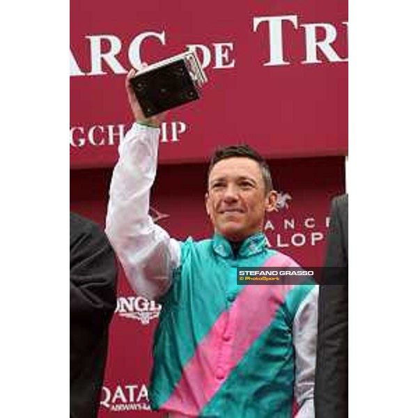 07.10.2018, Paris, FRA, FRANKREICH - Enable with Frankie Dettori up wins the Prix de l\'Arc de Triomphe at Paris Longchamp racecourse. 181007D802Longchamp.JPG [Copyright (c) Frank Sorge, Fotograf, Tel. 0049(0)3078705340, Mobil: 0049(0)178 788 5678, Fax: 0049(0)30 78705341, web: www.galoppfoto.de, e-mail: info@galoppfoto.de, Bankverbindung: BIC: BELADEBEXXX, IBAN: DE10 100500000620159286 - NO MODEL RELEASE - bei Verwendung des Fotos ausserhalb journalistischer Zwecke bitte Ruecksprache halten - Foto ist honorarpflichtig!]
