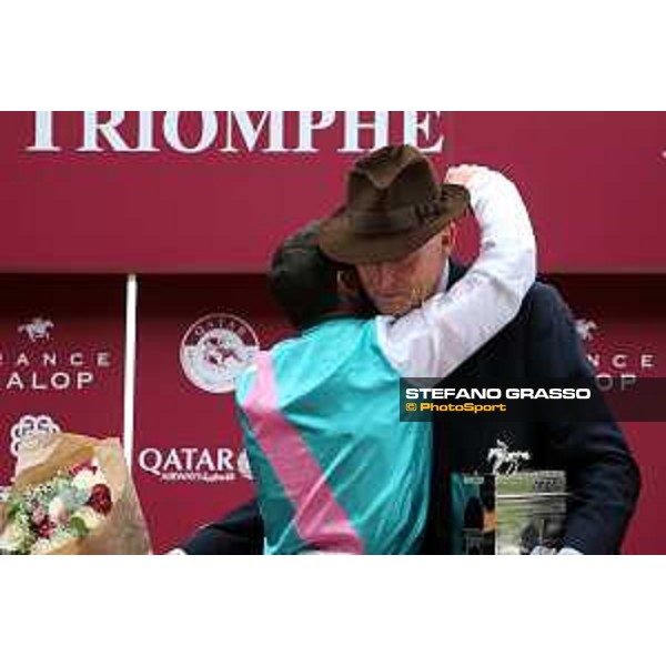 07.10.2018, Paris, FRA, FRANKREICH - Enable with Frankie Dettori up wins the Prix de l\'Arc de Triomphe at Paris Longchamp racecourse. 181007D802Longchamp.JPG [Copyright (c) Frank Sorge, Fotograf, Tel. 0049(0)3078705340, Mobil: 0049(0)178 788 5678, Fax: 0049(0)30 78705341, web: www.galoppfoto.de, e-mail: info@galoppfoto.de, Bankverbindung: BIC: BELADEBEXXX, IBAN: DE10 100500000620159286 - NO MODEL RELEASE - bei Verwendung des Fotos ausserhalb journalistischer Zwecke bitte Ruecksprache halten - Foto ist honorarpflichtig!]