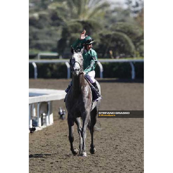 Frankie Dettori coming back in triumph on Donativum after winning the Breeders\' Cup Juvenile Turf at Santa Anita Los Angeles- Santa Anita, 25th oct. 2008 ph. Stefano Grasso