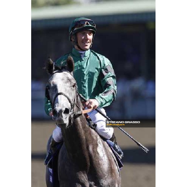 Frankie Dettori coming back in triumph on Donativum after winning the Breeders\' Cup Juvenile Turf at Santa Anita Los Angeles- Santa Anita, 25th oct. 2008 ph. Stefano Grasso