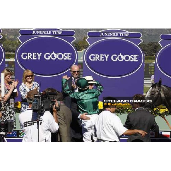 John Gosden embraces Frankie Dettori after winning the Breeders\' Cup Juvenile Turf at Santa Anita Los Angeles- Santa Anita, 25th oct. 2008 ph. Stefano Grasso