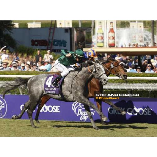 Frankie Dettori on Donativum wins the Breeders\' Cup Juvenile Turf at Santa Anita beating Johnny Murtagh on Westphalia Los Angeles- Santa Anita, 25th oct. 2008 ph. Stefano Grasso