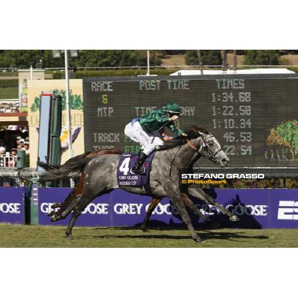 Frankie Dettori on Donativum wins the Breeders\' Cup Juvenile Turf at Santa Anita beating Johnny Murtagh on Westphalia Los Angeles- Santa Anita, 25th oct. 2008 ph. Stefano Grasso