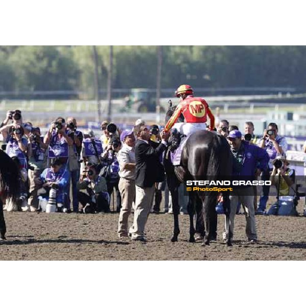 Garrett Gomez on Midnight Lute receives the congratulation from the owner after winning the Breeders\' Cup Turf at Santa Anita Los Angeles- Santa Anita, 25th oct. 2008 ph. Stefano Grasso